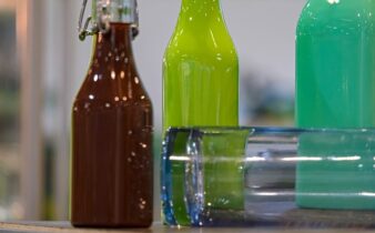 Sådan undgår du bakterier i dine drikkedunke